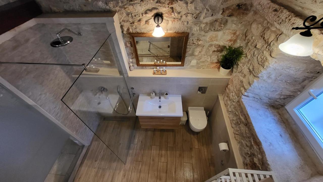 Stone House Apartments Didini Dvori Лумбарда Экстерьер фото
