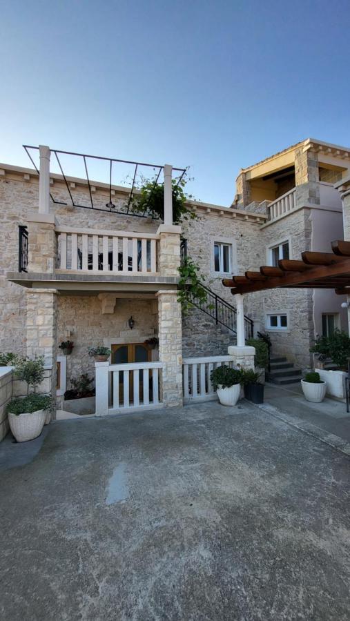 Stone House Apartments Didini Dvori Лумбарда Экстерьер фото