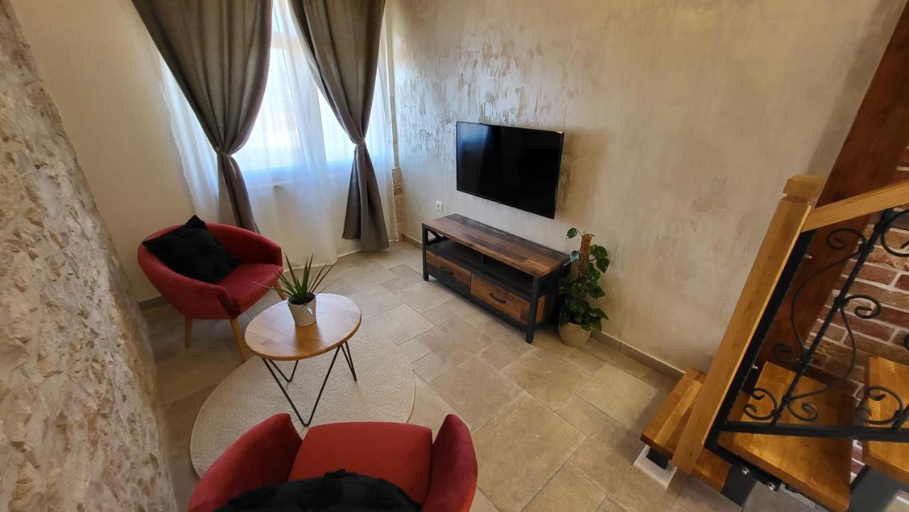 Stone House Apartments Didini Dvori Лумбарда Экстерьер фото