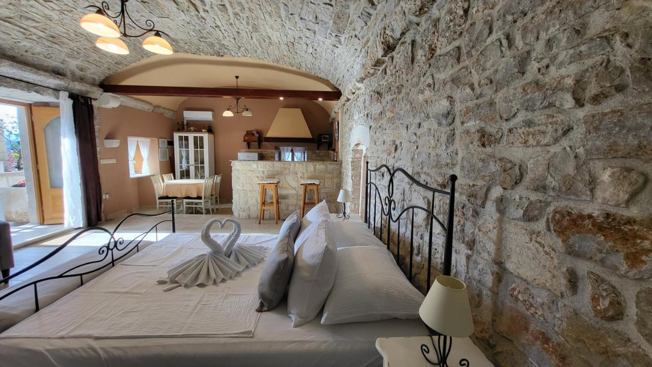 Stone House Apartments Didini Dvori Лумбарда Экстерьер фото