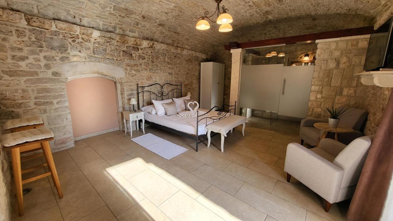 Stone House Apartments Didini Dvori Лумбарда Экстерьер фото