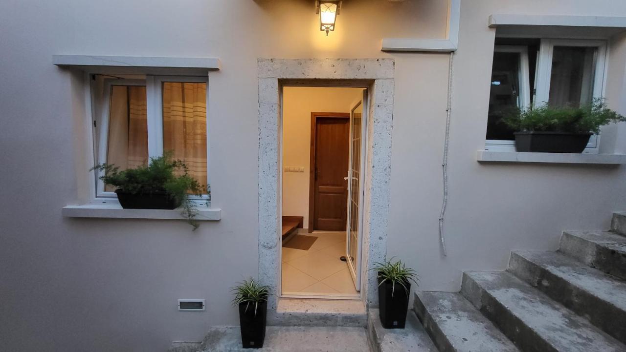 Stone House Apartments Didini Dvori Лумбарда Экстерьер фото