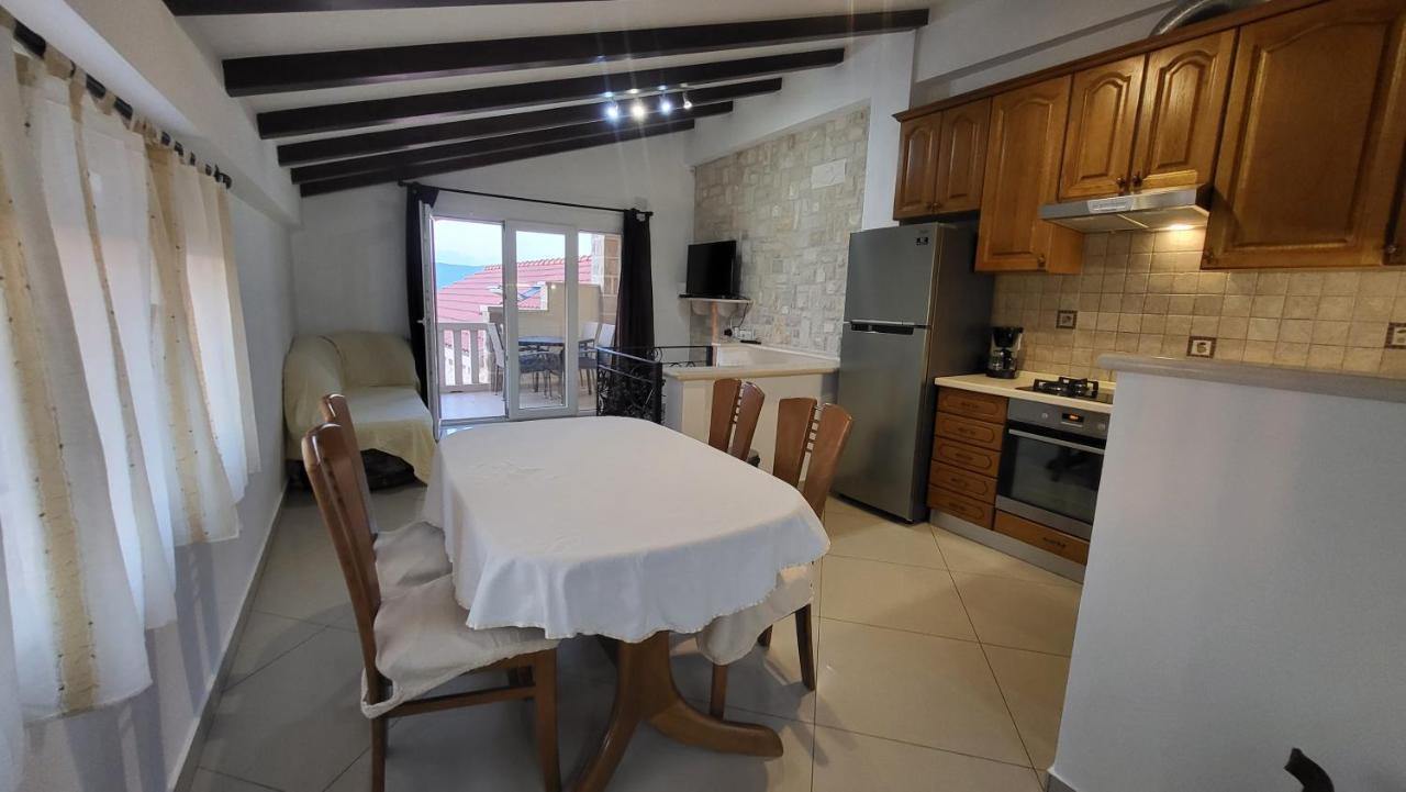 Stone House Apartments Didini Dvori Лумбарда Экстерьер фото