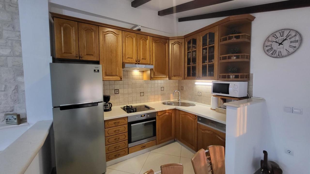 Stone House Apartments Didini Dvori Лумбарда Экстерьер фото