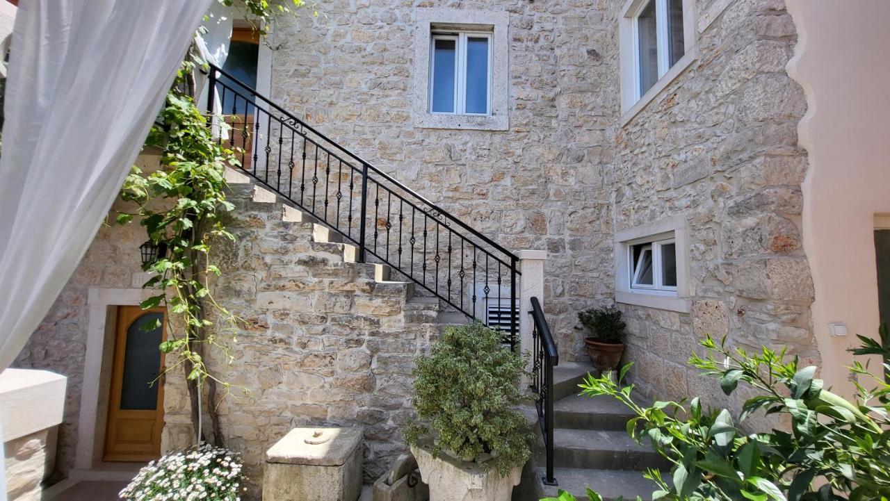 Stone House Apartments Didini Dvori Лумбарда Экстерьер фото